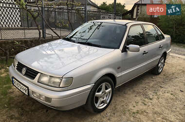 Седан Volkswagen Passat 1995 в Виноградові