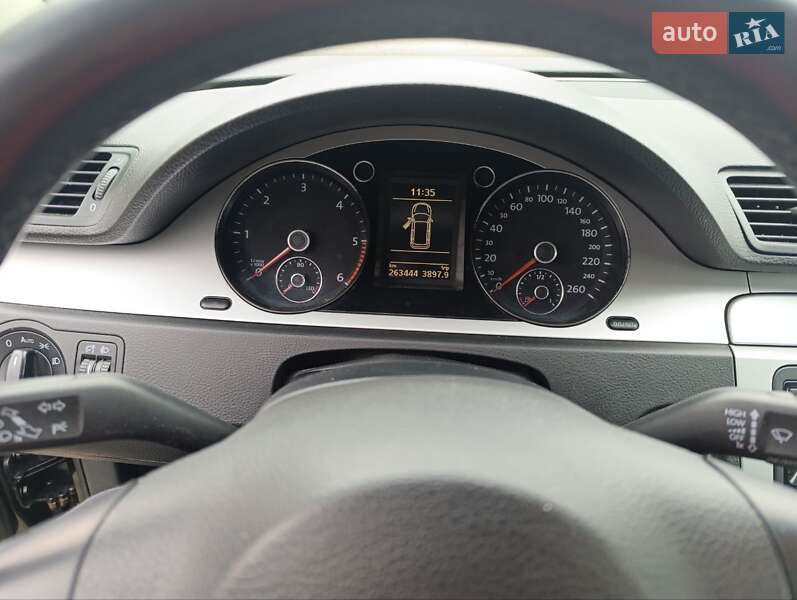 Універсал Volkswagen Passat 2010 в Дрогобичі