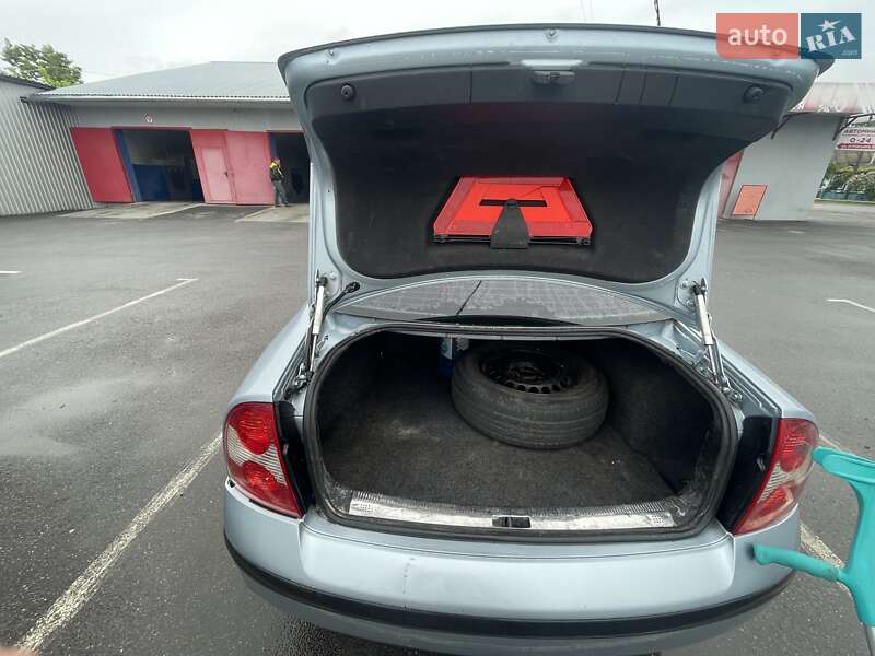 Седан Volkswagen Passat 2002 в Вінниці