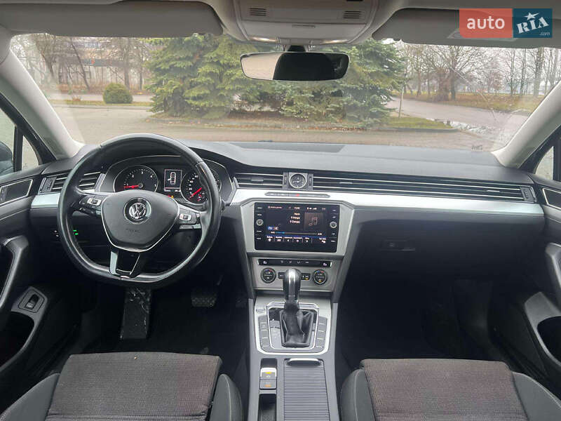 Седан Volkswagen Passat 2018 в Лужанах