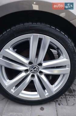 Універсал Volkswagen Passat 2011 в 