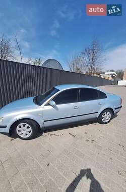 Седан Volkswagen Passat 1999 в 