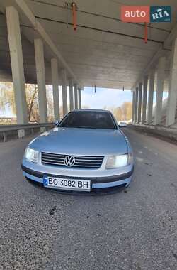 Седан Volkswagen Passat 1999 в 