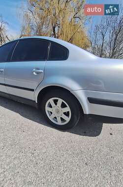 Седан Volkswagen Passat 1999 в 