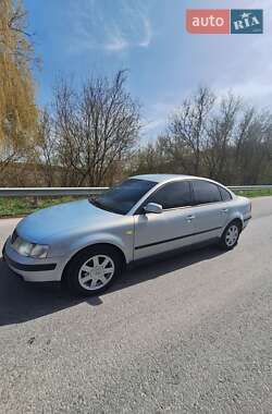 Седан Volkswagen Passat 1999 в 
