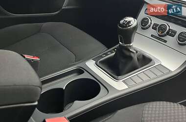 Седан Volkswagen Passat 2013 в 