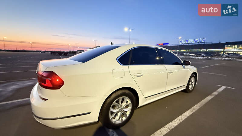 Седан Volkswagen Passat 2017 в Днепре