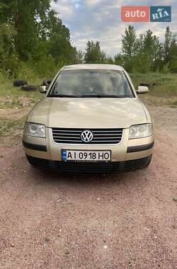 Седан Volkswagen Passat 2003 в Києві
