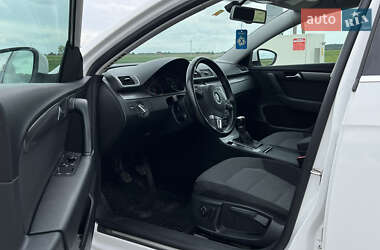 Універсал Volkswagen Passat 2011 в 