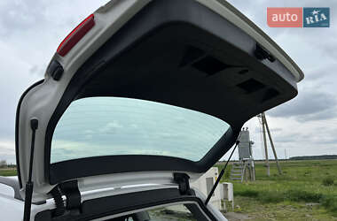 Універсал Volkswagen Passat 2011 в 