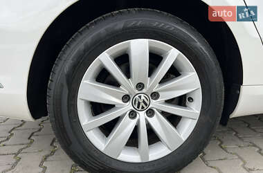 Універсал Volkswagen Passat 2011 в 