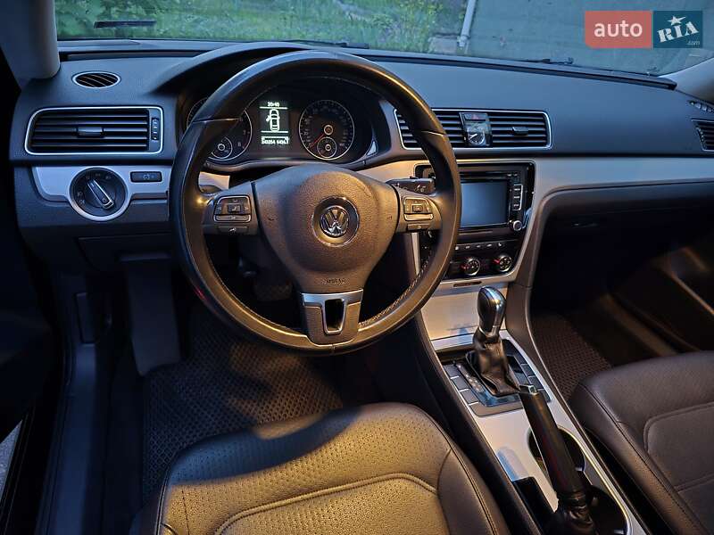 Седан Volkswagen Passat 2013 в Ирпене