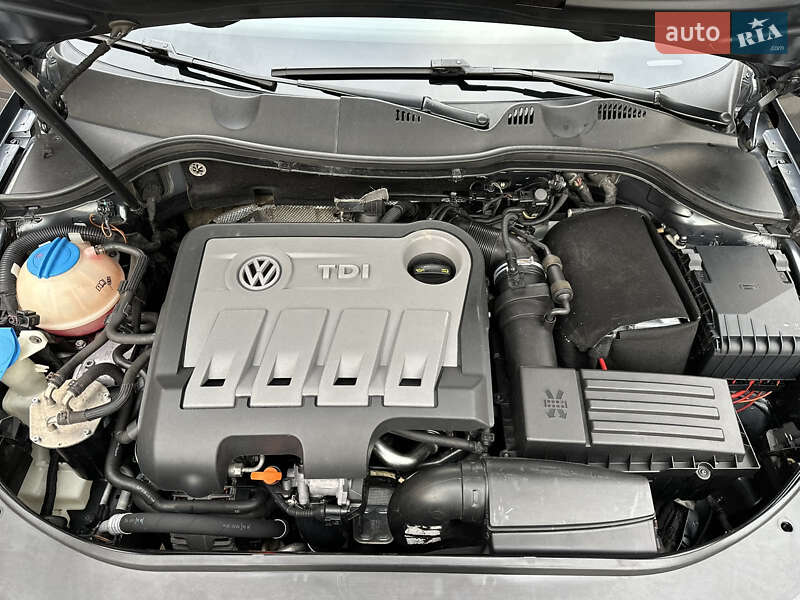 Седан Volkswagen Passat 2012 в Одесі