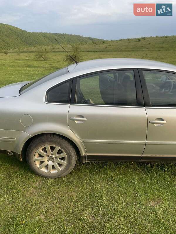 Седан Volkswagen Passat 2002 в Ивано-Франковске