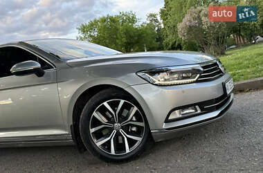 Седан Volkswagen Passat 2014 в 