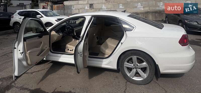 Седан Volkswagen Passat 2012 в Одессе