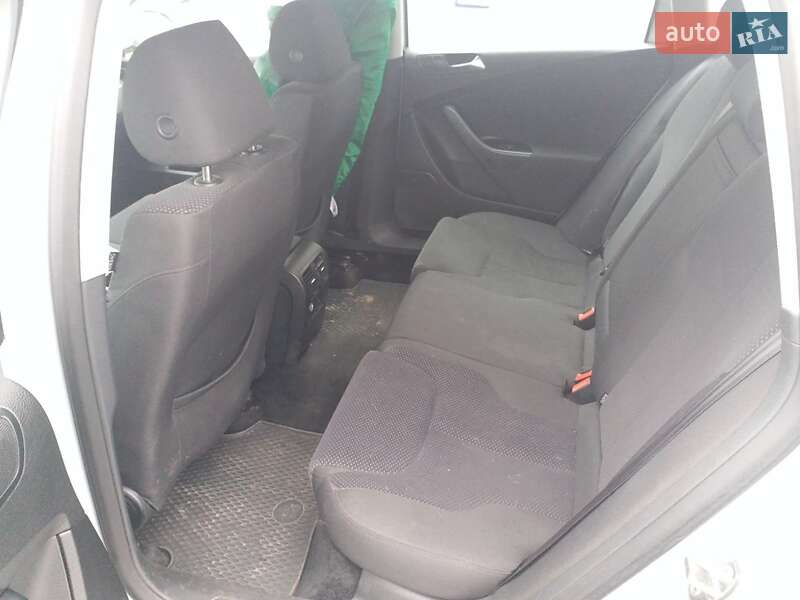 Універсал Volkswagen Passat 2010 в Києві