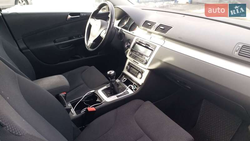 Універсал Volkswagen Passat 2010 в Києві
