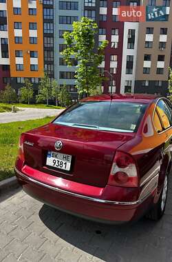 Седан Volkswagen Passat 2002 в Рівному