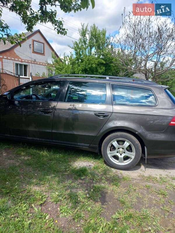 Універсал Volkswagen Passat 2012 в 