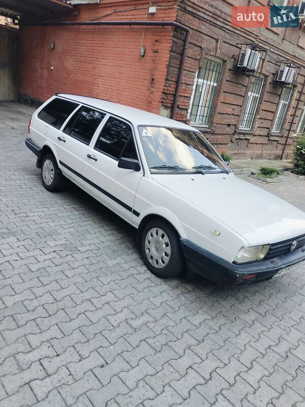 Універсал Volkswagen Passat 1988 в Дніпрі