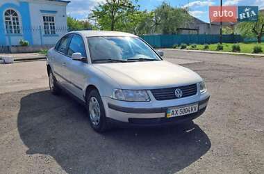 Седан Volkswagen Passat 1999 в Харкові