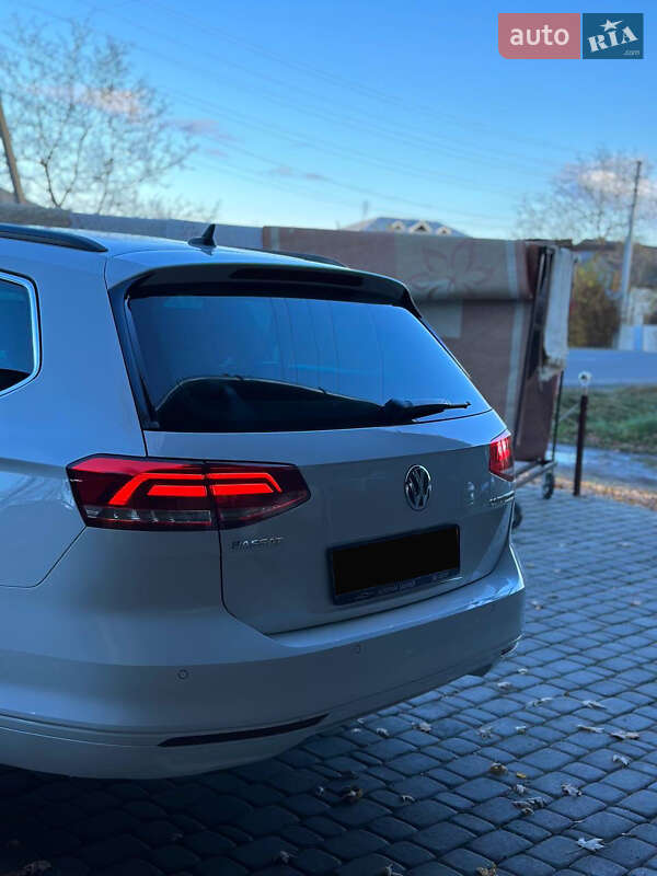 Універсал Volkswagen Passat 2015 в Харкові