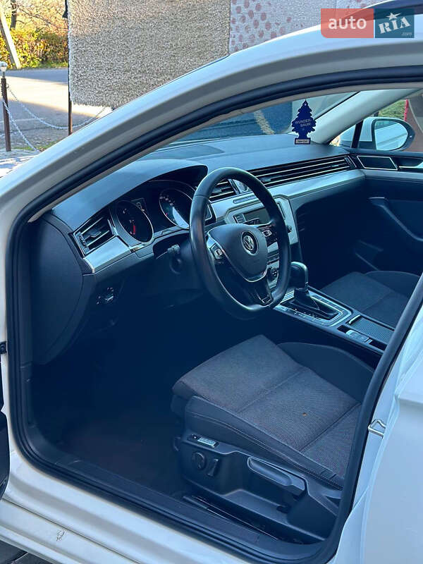 Універсал Volkswagen Passat 2015 в Харкові