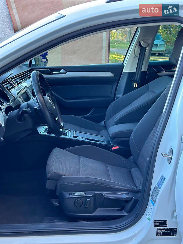 Універсал Volkswagen Passat 2015 в Харкові