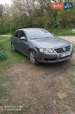 Седан Volkswagen Passat 2007 в Новій Ушиці