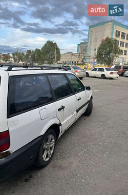Універсал Volkswagen Passat 1996 в 