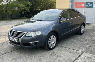 Седан Volkswagen Passat 2010 в Ужгороде