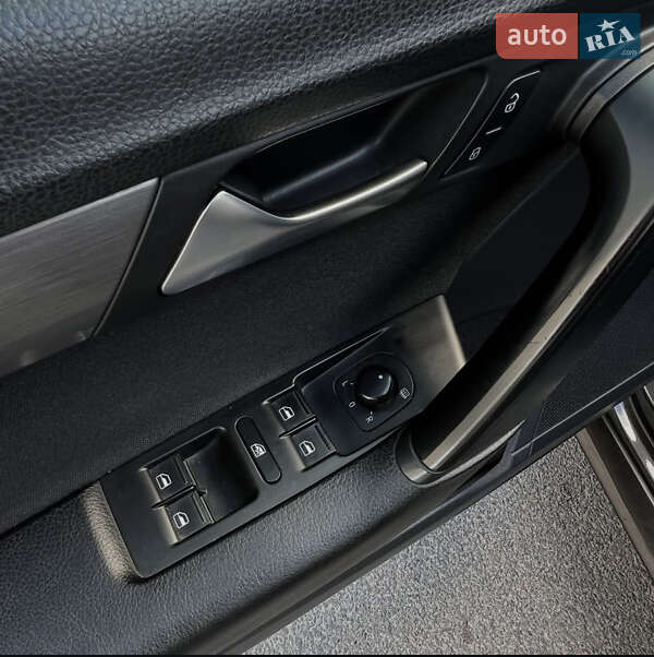 Седан Volkswagen Passat 2013 в Ужгороді
