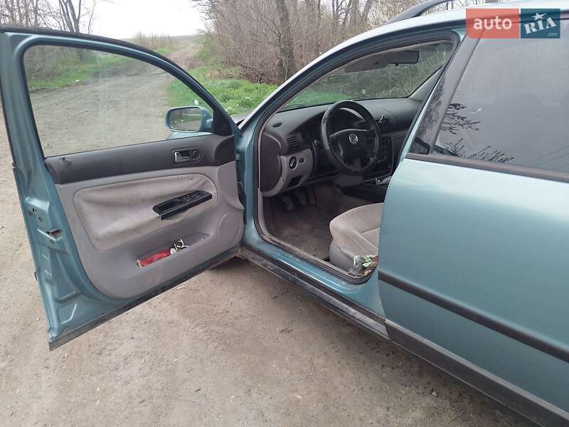 Універсал Volkswagen Passat 1998 в Новому Бузі