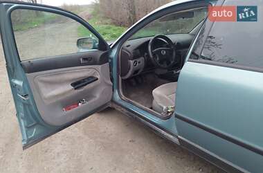 Універсал Volkswagen Passat 1998 в 