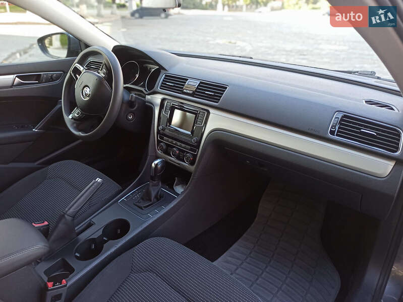 Седан Volkswagen Passat 2017 в Харкові