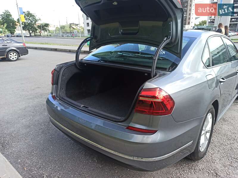 Седан Volkswagen Passat 2017 в Харкові