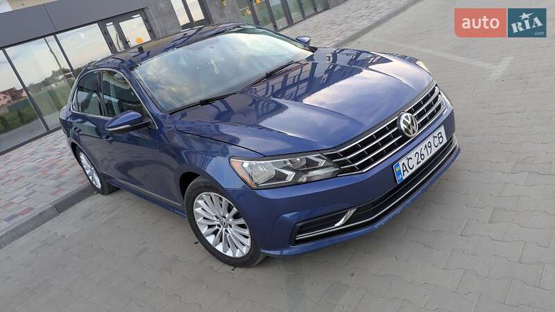 Седан Volkswagen Passat 2016 в Луцке