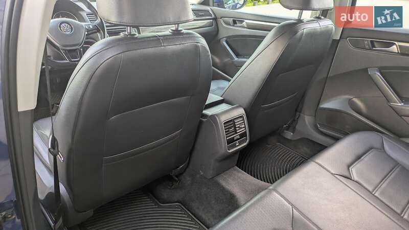Седан Volkswagen Passat 2016 в Луцке