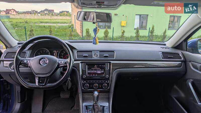 Седан Volkswagen Passat 2016 в Луцке