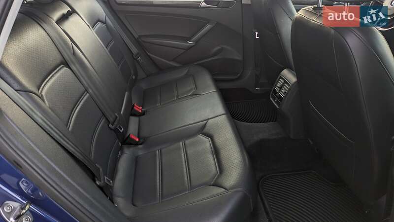 Седан Volkswagen Passat 2016 в Луцке