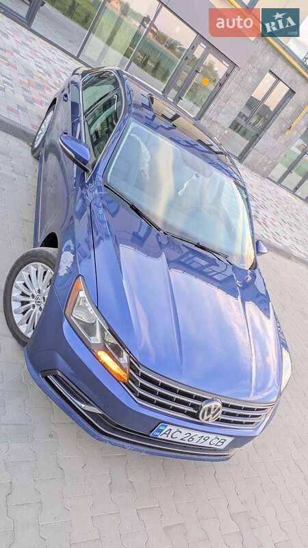 Седан Volkswagen Passat 2016 в Луцке