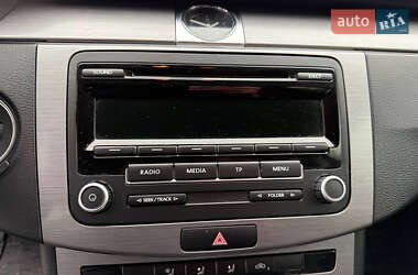 Універсал Volkswagen Passat 2012 в 