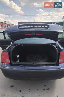 Седан Volkswagen Passat 1998 в Богуславе