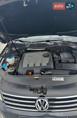 Універсал Volkswagen Passat 2013 в 