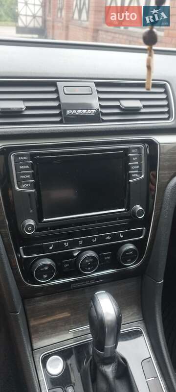 Седан Volkswagen Passat 2018 в Ивано-Франковске
