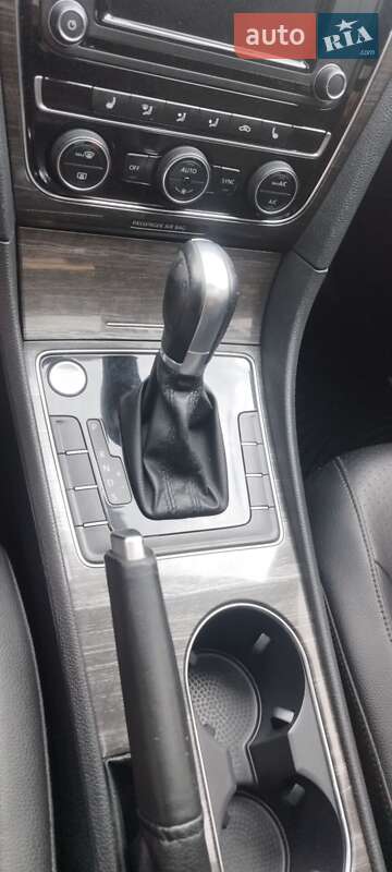 Седан Volkswagen Passat 2018 в Ивано-Франковске