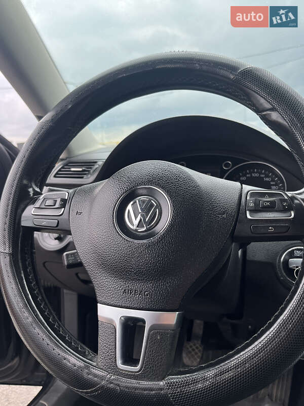 Універсал Volkswagen Passat 2010 в Львові