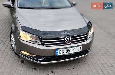 Універсал Volkswagen Passat 2011 в Рівному