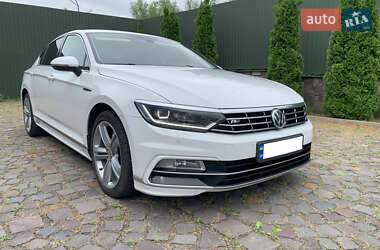 Седан Volkswagen Passat 2016 в Ужгороді